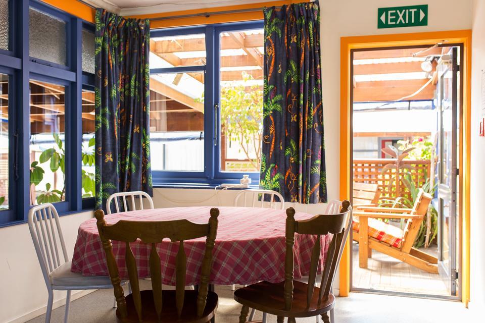 Sequoia Lodge Backpackers Picton Extérieur photo