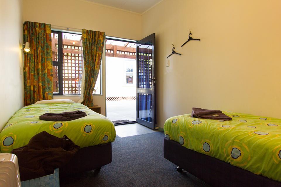 Sequoia Lodge Backpackers Picton Extérieur photo